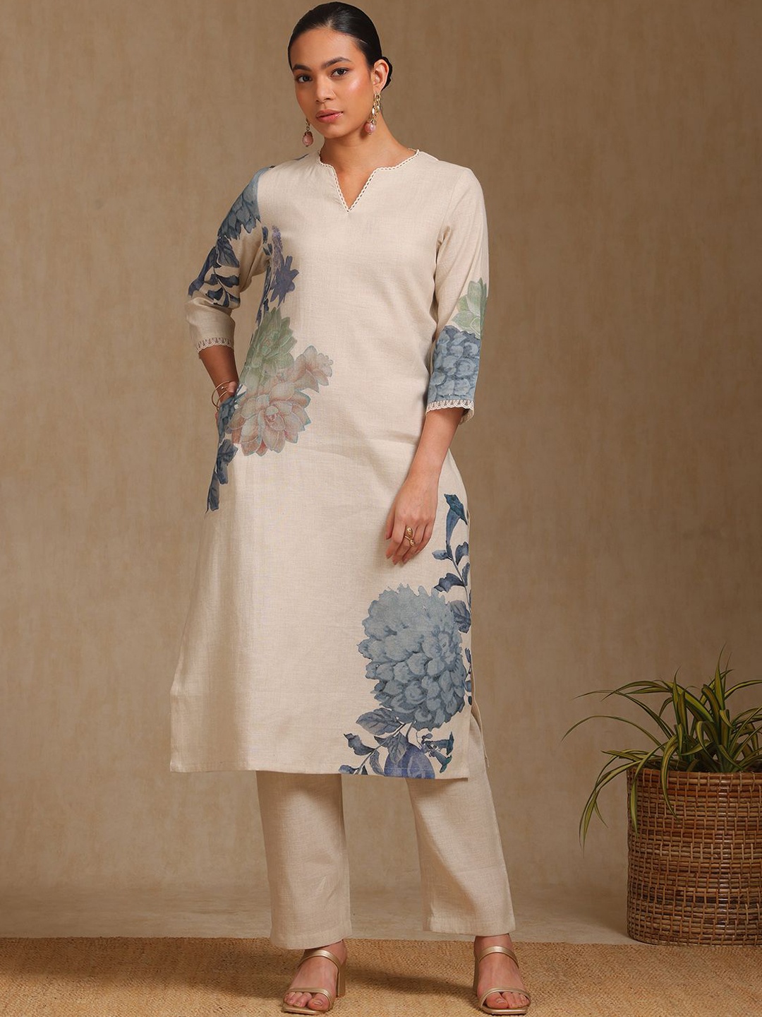 

Soch Floral Botanical Printed Notch-Neck Linen Straight Kurta With Trousers, Beige