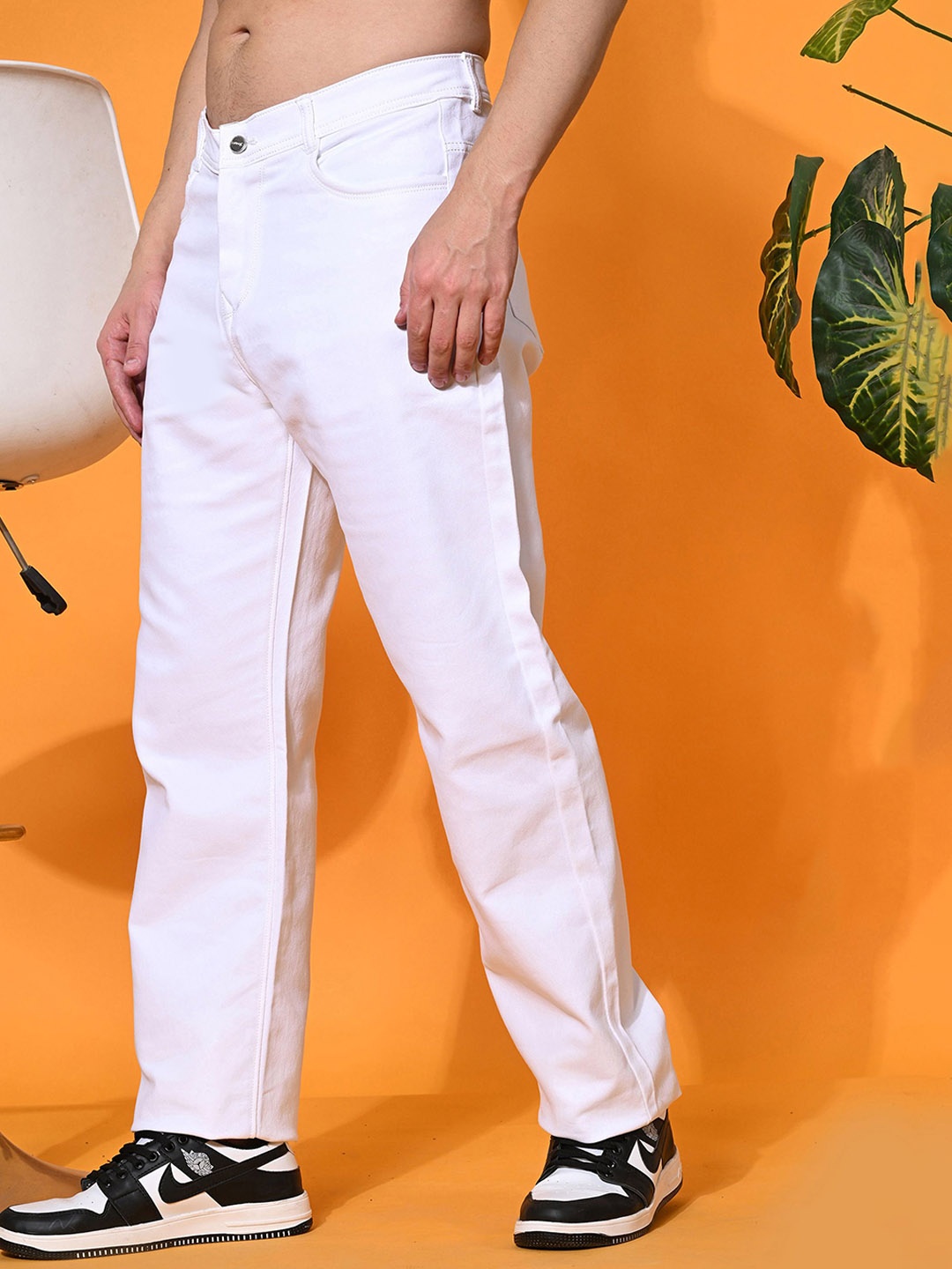 

LINARIA Men Classic Relaxed Fit Mildly Distressed Heavy Fade Stretchable Jeans, White