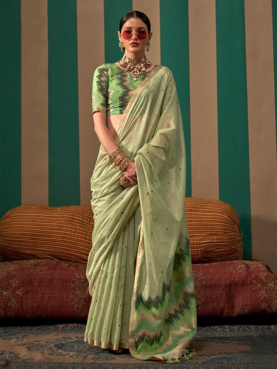 

DEVATITHI Woven Design Zari Silk Blend Saree, Green