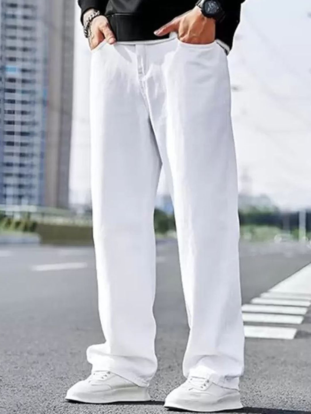 

LINARIA Men Classic Relaxed Fit Mildly Distressed Stretchable Jeans, White