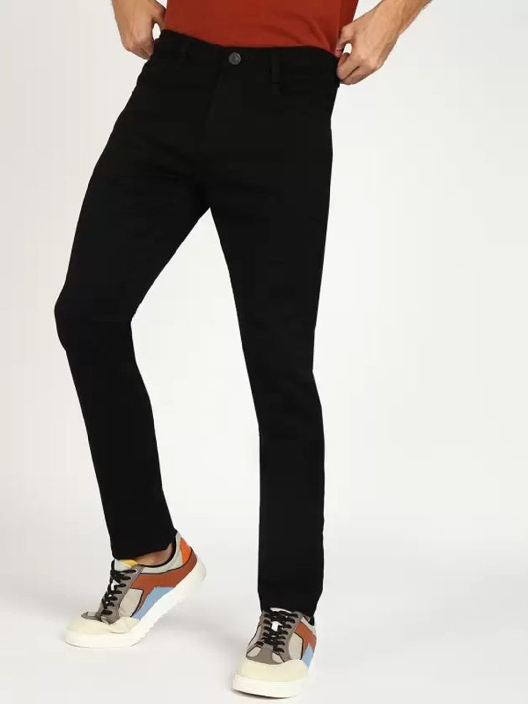 

LINARIA Men Classic Slim Fit Mid-Rise Jeans, Black