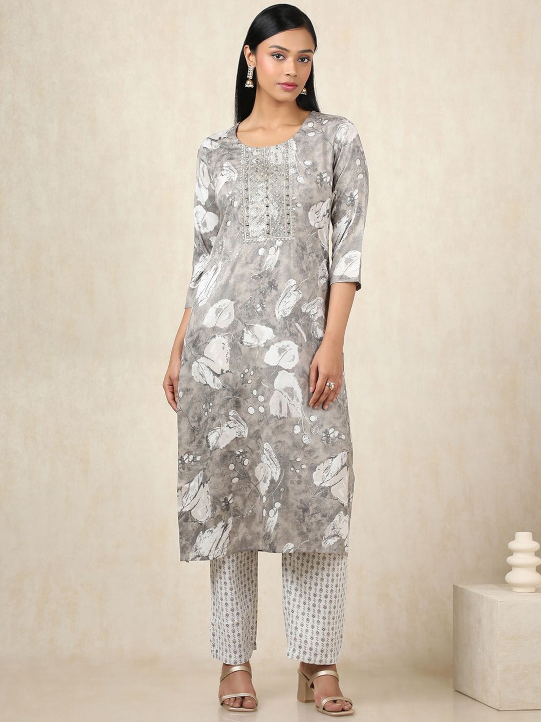 

Soch Floral Printed Zari Straight Kurta With Trousers, Grey