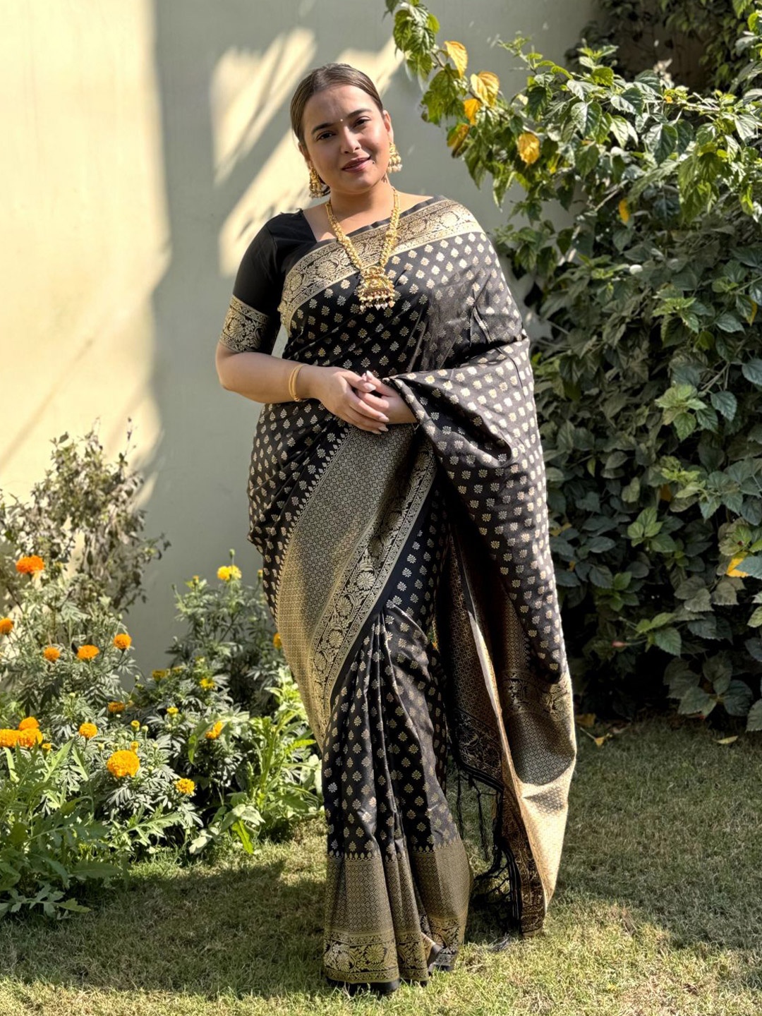 

SILKWEAR Ethnic Motifs Zari Pure Silk Banarasi Saree, Black