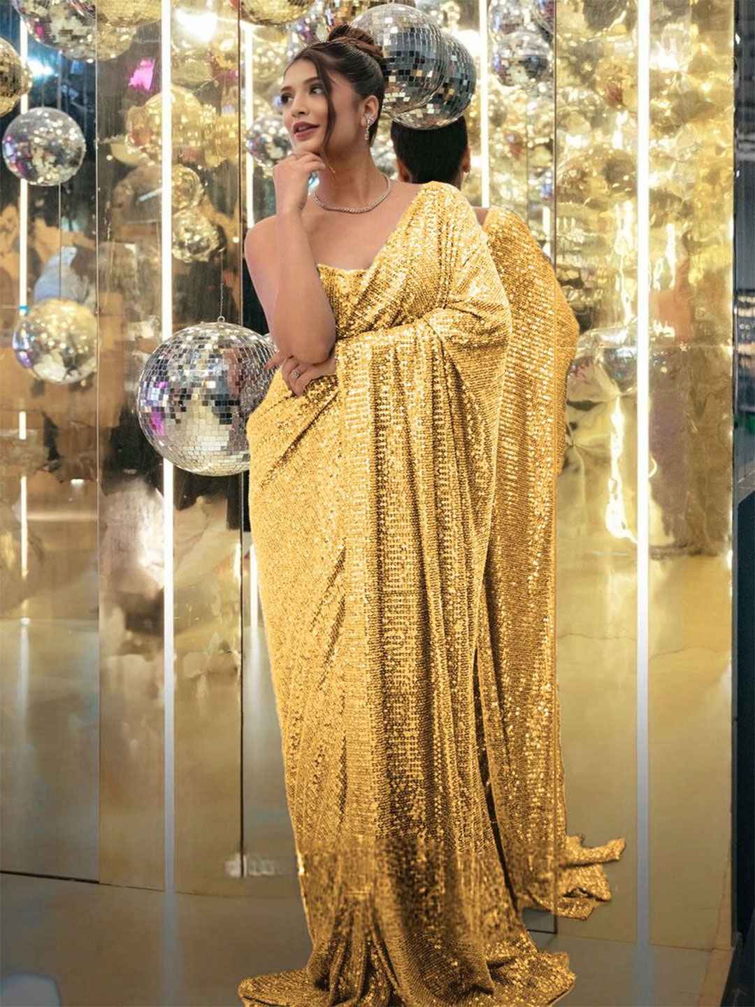 

MADHUR HAND WORK ART Embellished Sequinned Saree, Gold
