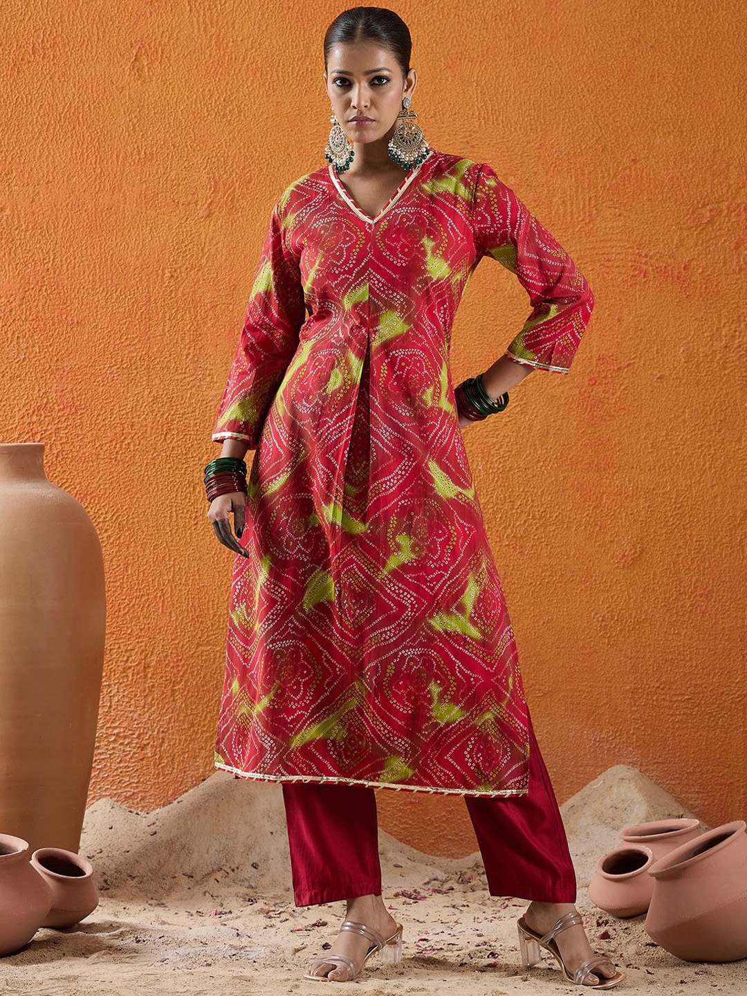 

Indo Era Bandhani Printed V Neck Gotta Patti Pure Cotton Straight Kurta, Red