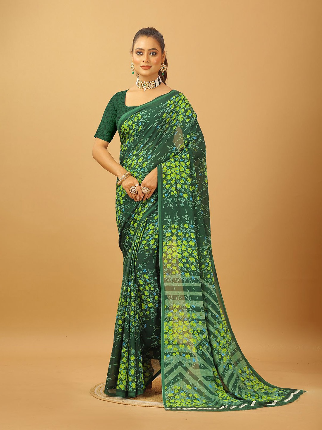 

VIRENDRA TEXTILES Floral Printed Pure Georgette Saree, Green