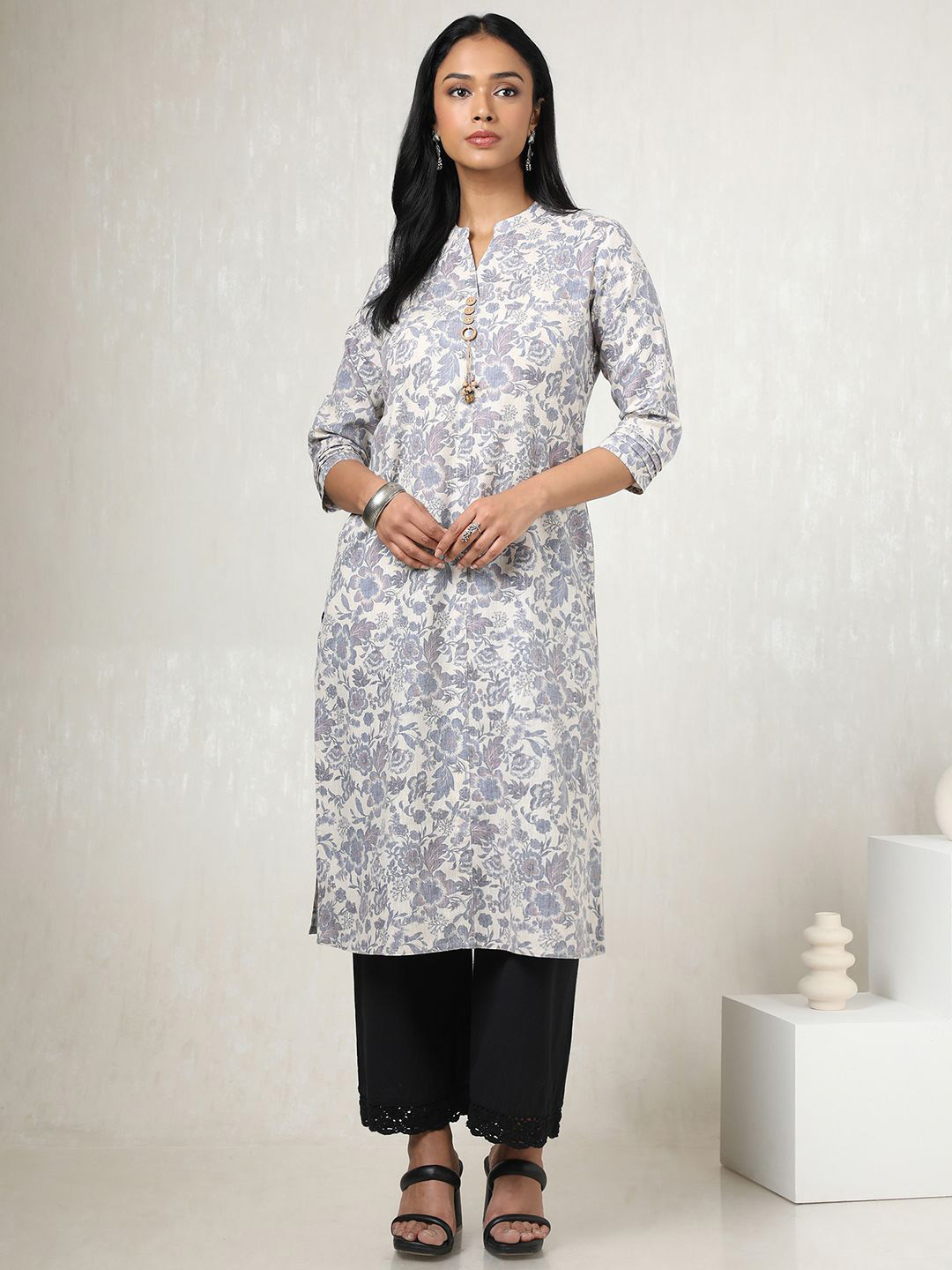 

Soch Floral Printed Mandarin Collar Linen Straight Kurta, Beige