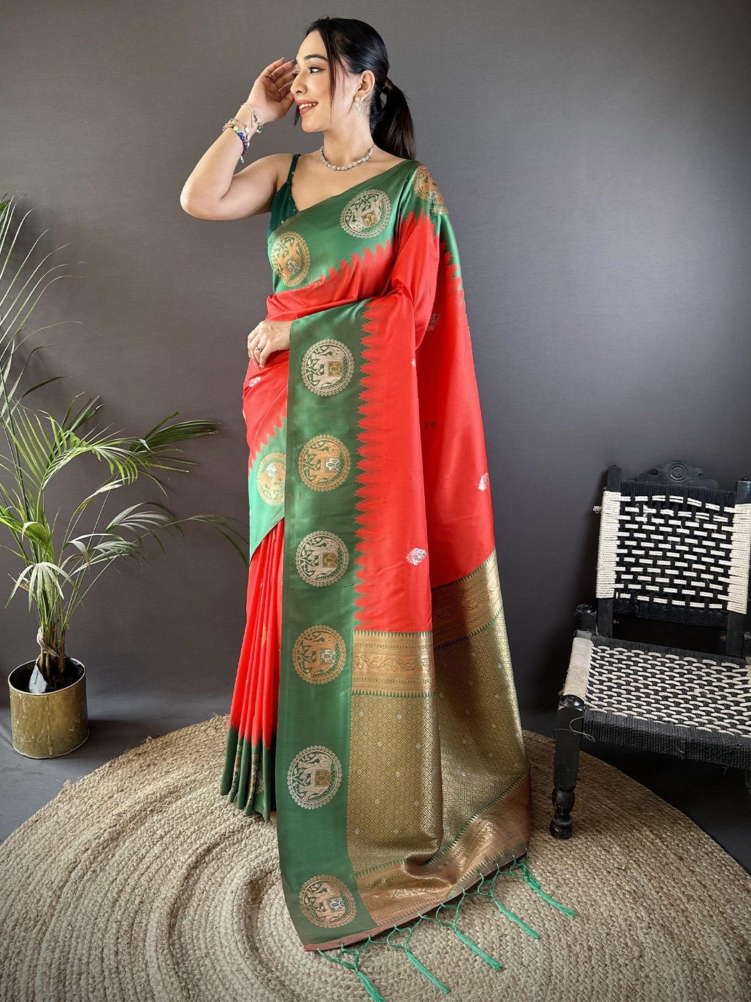 

VEECHIS Ethnic Motifs Zari Banarasi Saree, Red