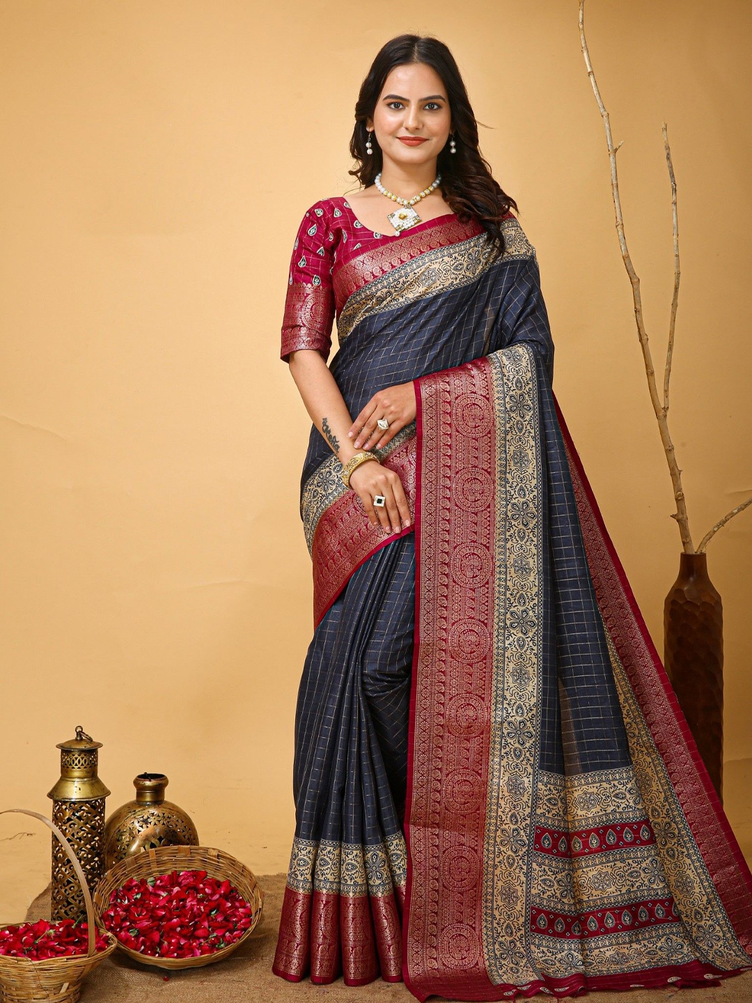 

KALINI Checked Zari Kanjeevaram Saree, Navy blue