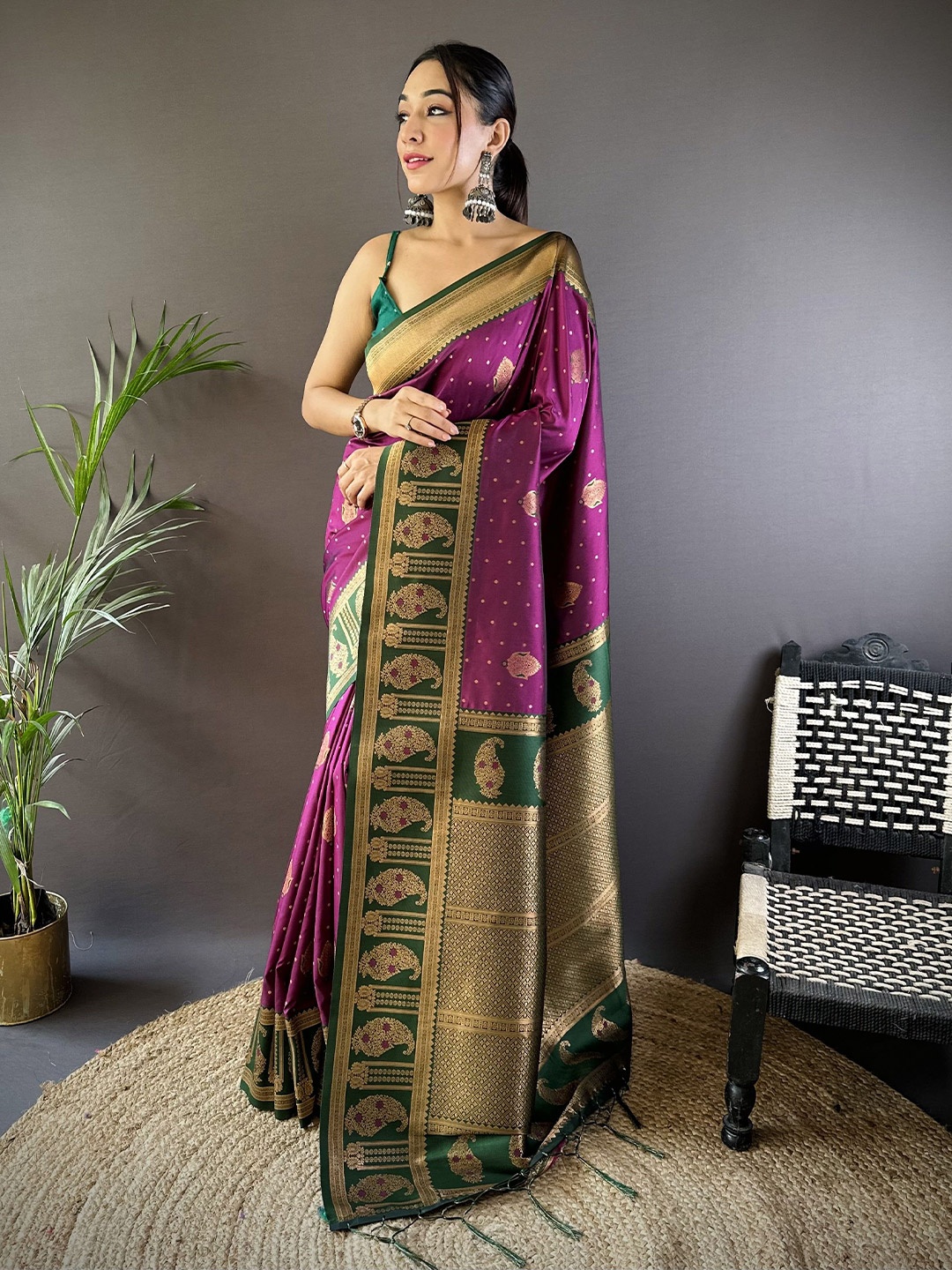 

VEECHIS Ethnic Motifs Woven Design Banarasi Saree, Purple