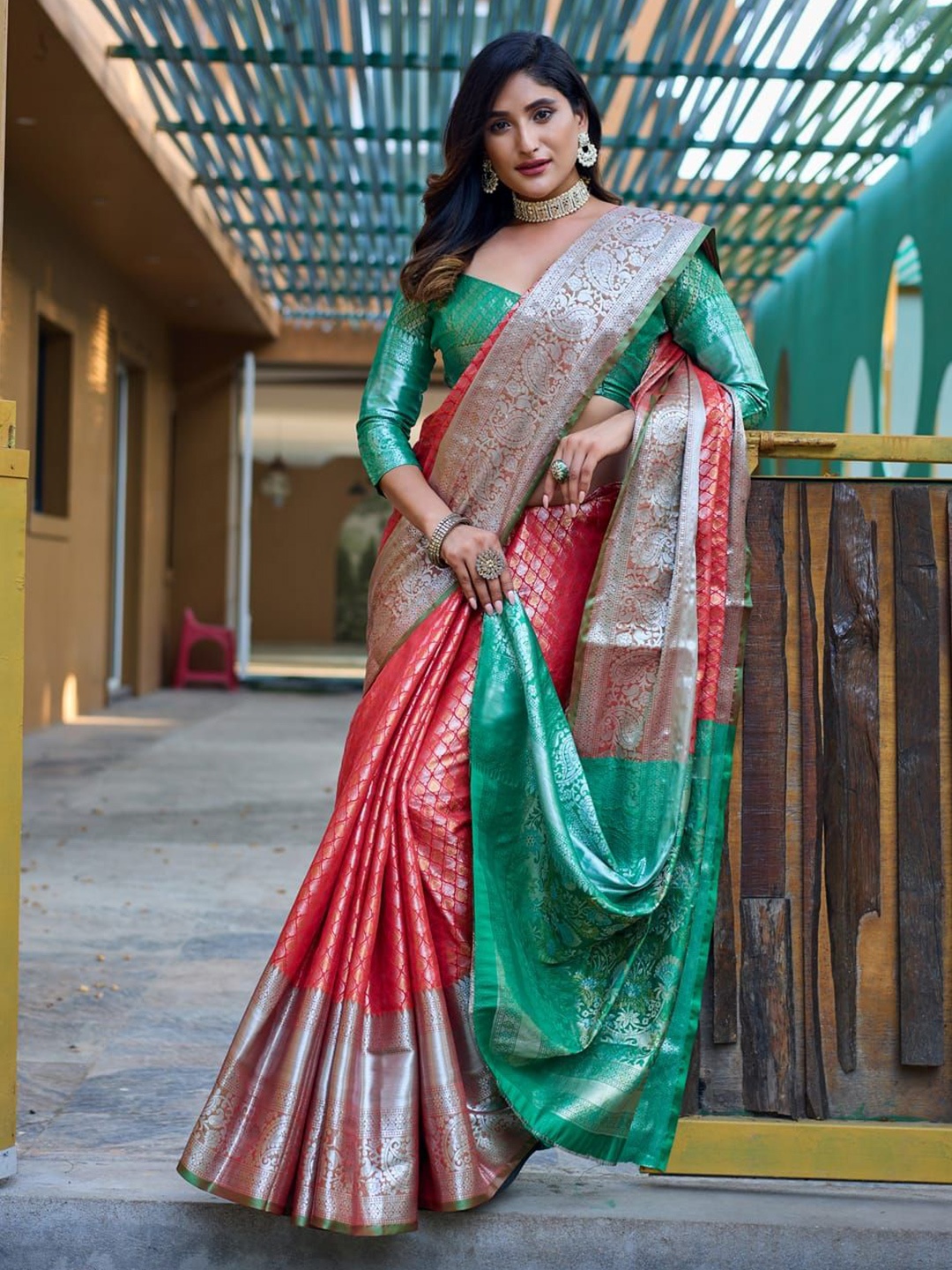

House of Pataudi Woven Design Banarasi Saree With Blouse Piece, Red