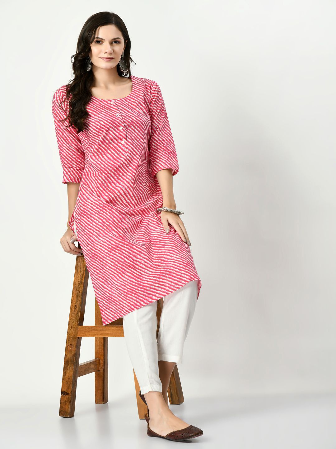 

MAURYA Leheriya Printed Round Neck Pure Cotton Straight Kurta, Pink