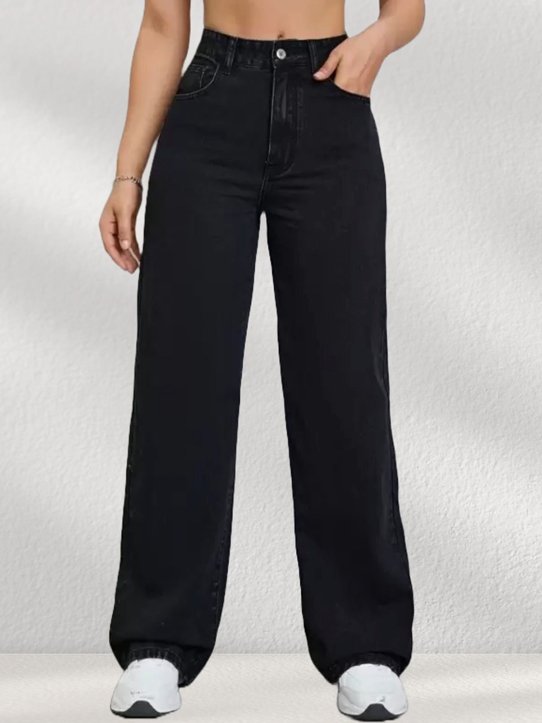 

LINARIA Women Classic Relaxed Fit Jeans, Black