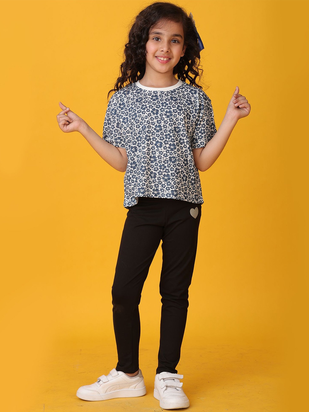 

Anthrilo Girls Printed Round Neck T-Shirt With Leggings Set, Black