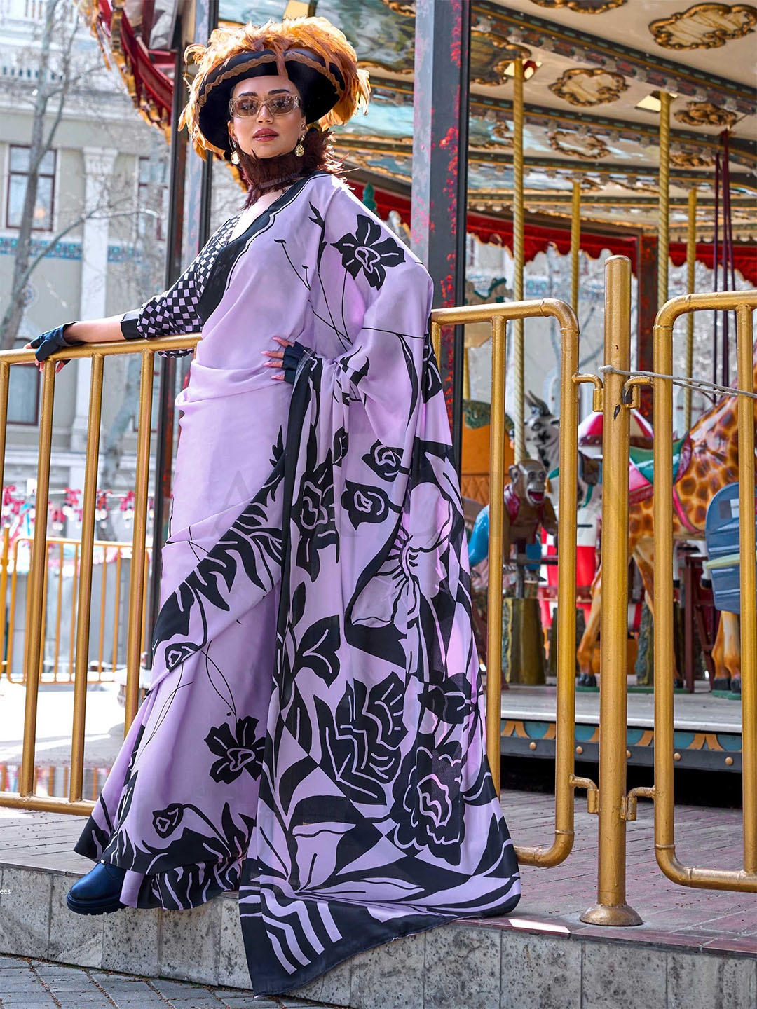 

DEVATITHI Floral Silk Blend Saree, Lavender