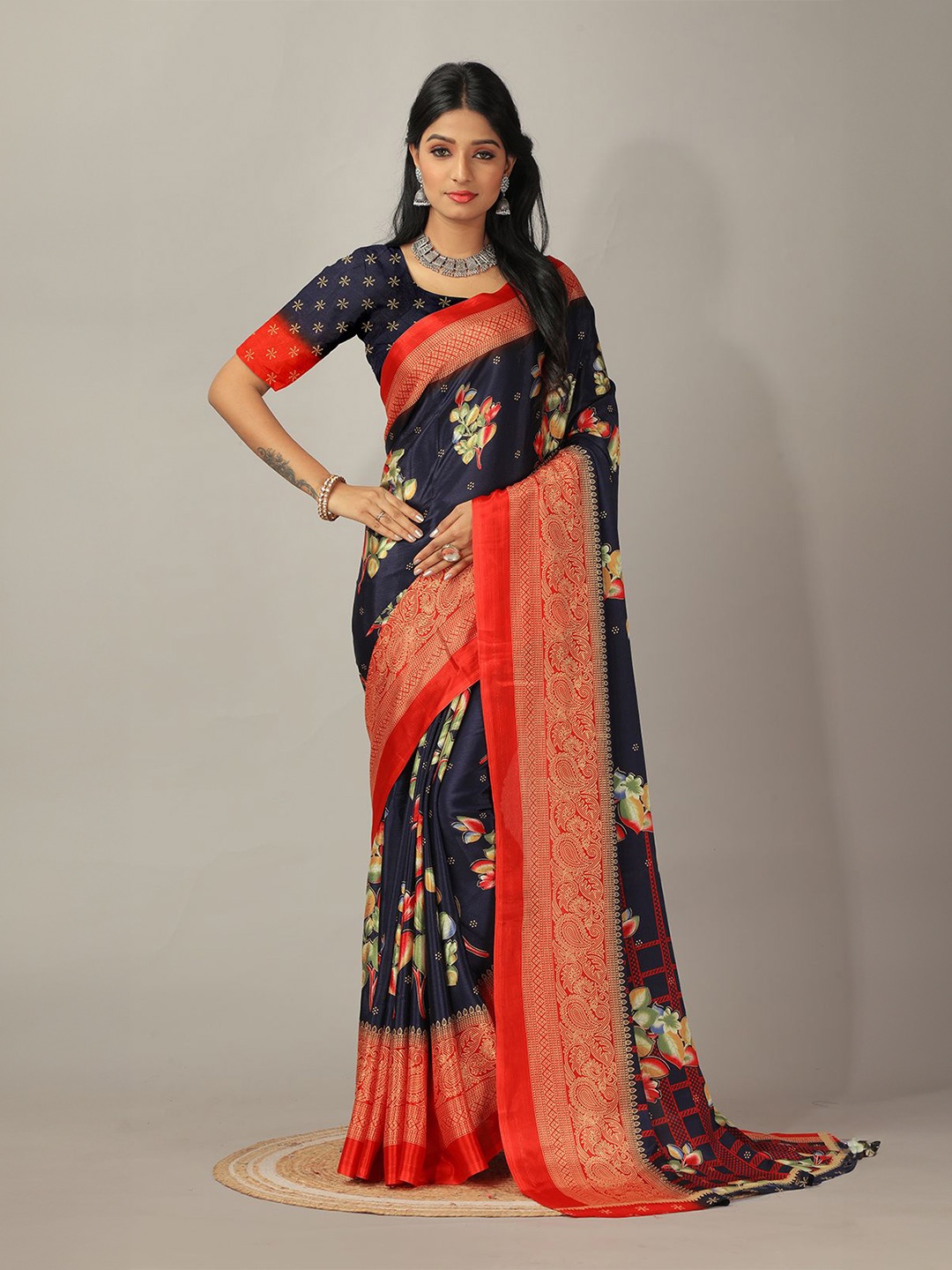 

VIRENDRA TEXTILES Floral Print Zari Pure Crepe Saree, Navy blue