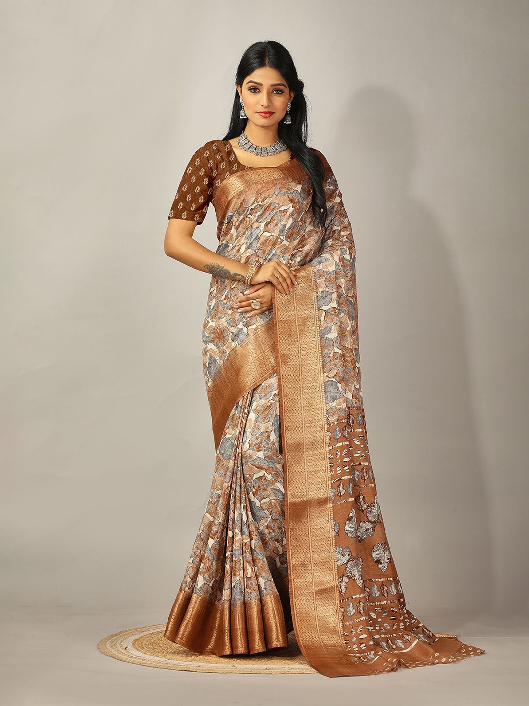 

VIRENDRA TEXTILES Woven Design Zari Art Silk Saree, Brown
