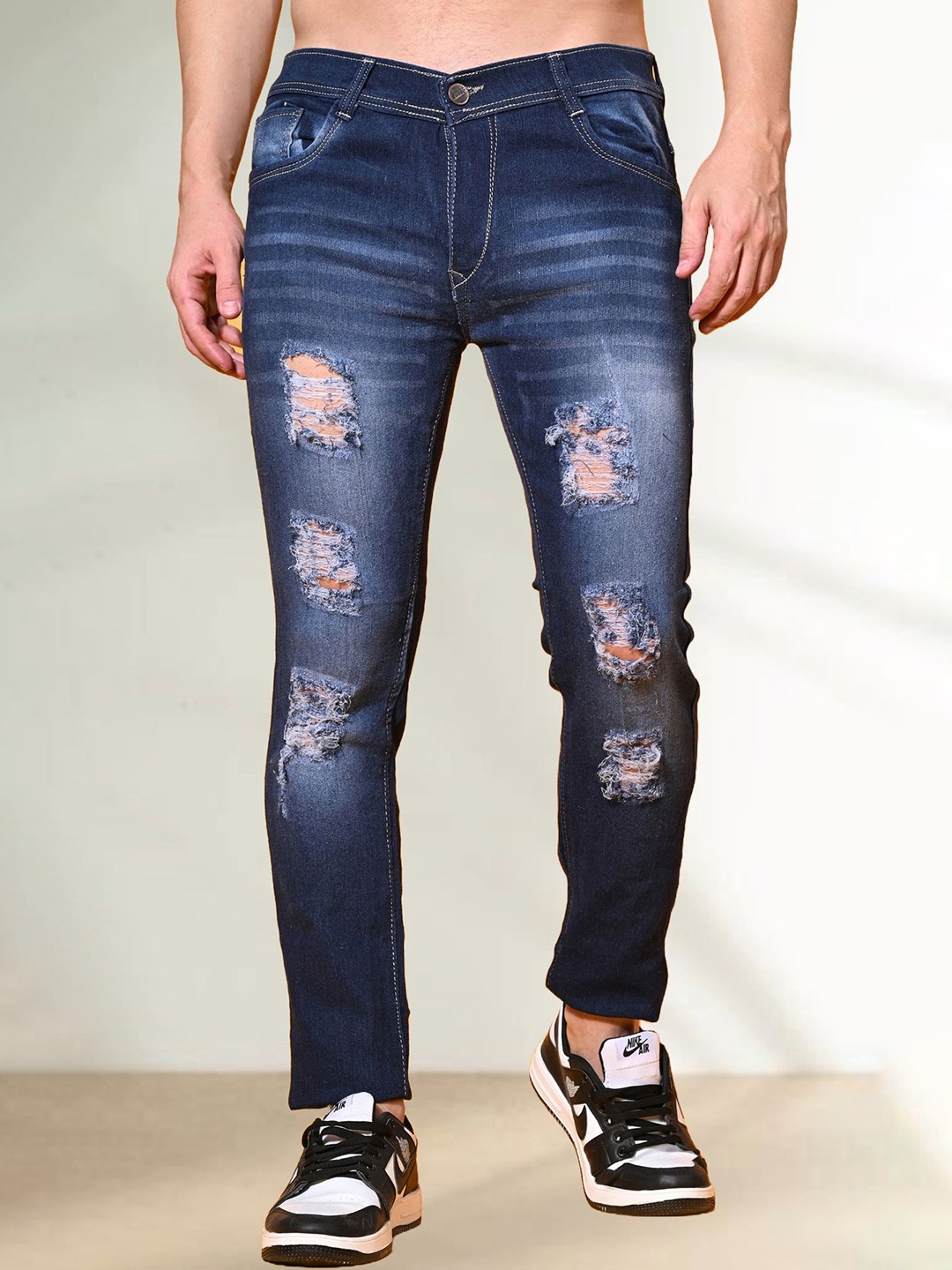 

LINARIA Men Cotton Classic Regular Fit Mid-Rise Highly Distressed Light Fade Jeans, Blue