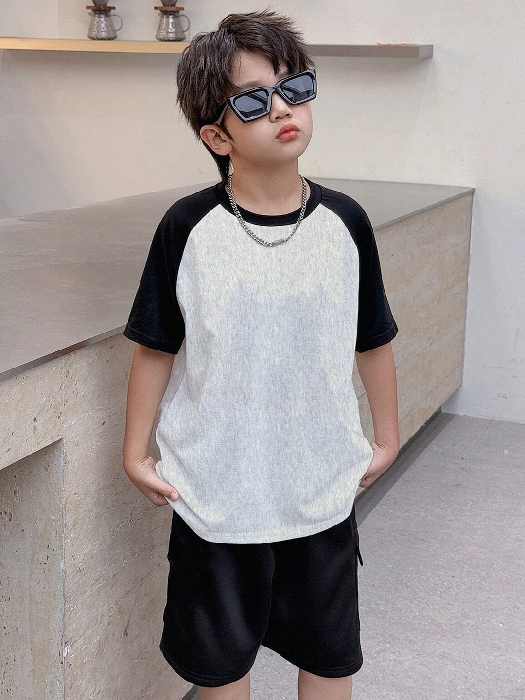 

BAESD Boys Colorblocked Round Neck T-shirt With Shorts, White