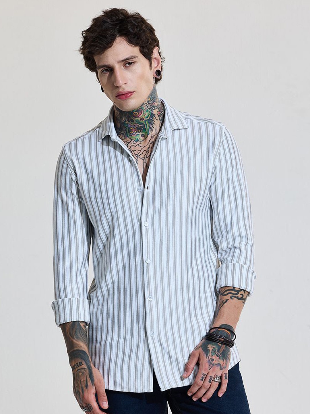 

Snitch Men India Slim Fit Spread Collar Vertical Striped Casual Shirt, White