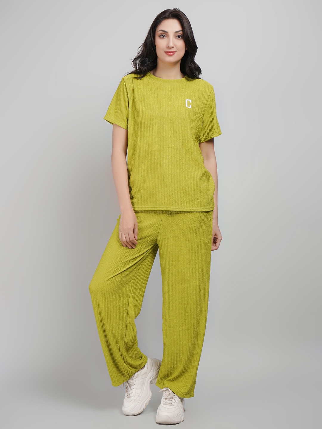 

Lugo Solid Round Neck T-Shirt With Trousers, Green
