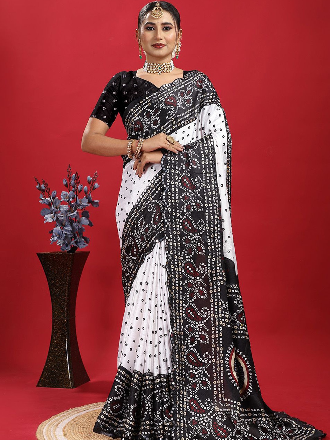 

VIRENDRA TEXTILES Mirror Work Bandhani Printed Saree, White