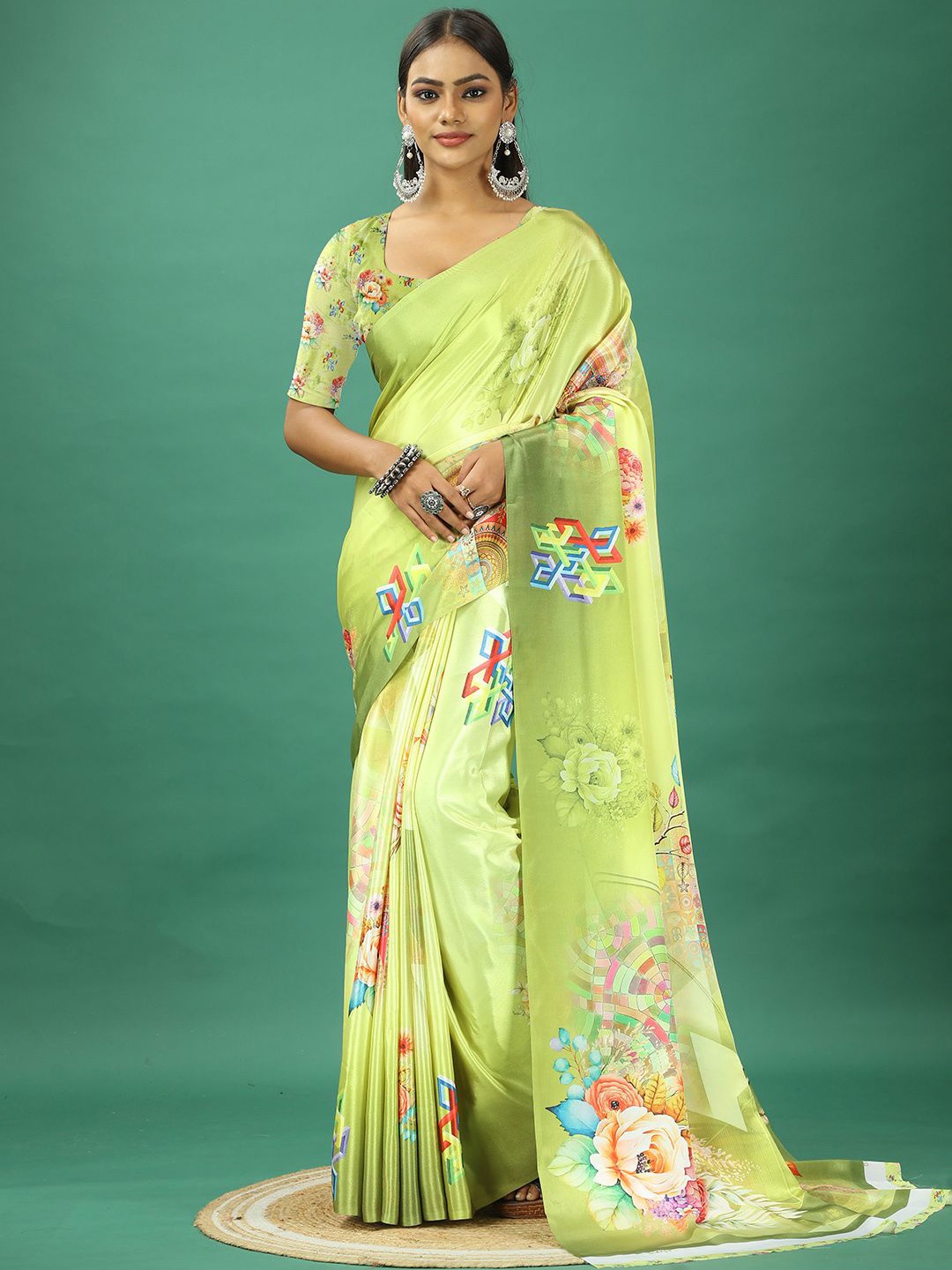 

VIRENDRA TEXTILES Floral Printed Pure Crepe Saree, Green