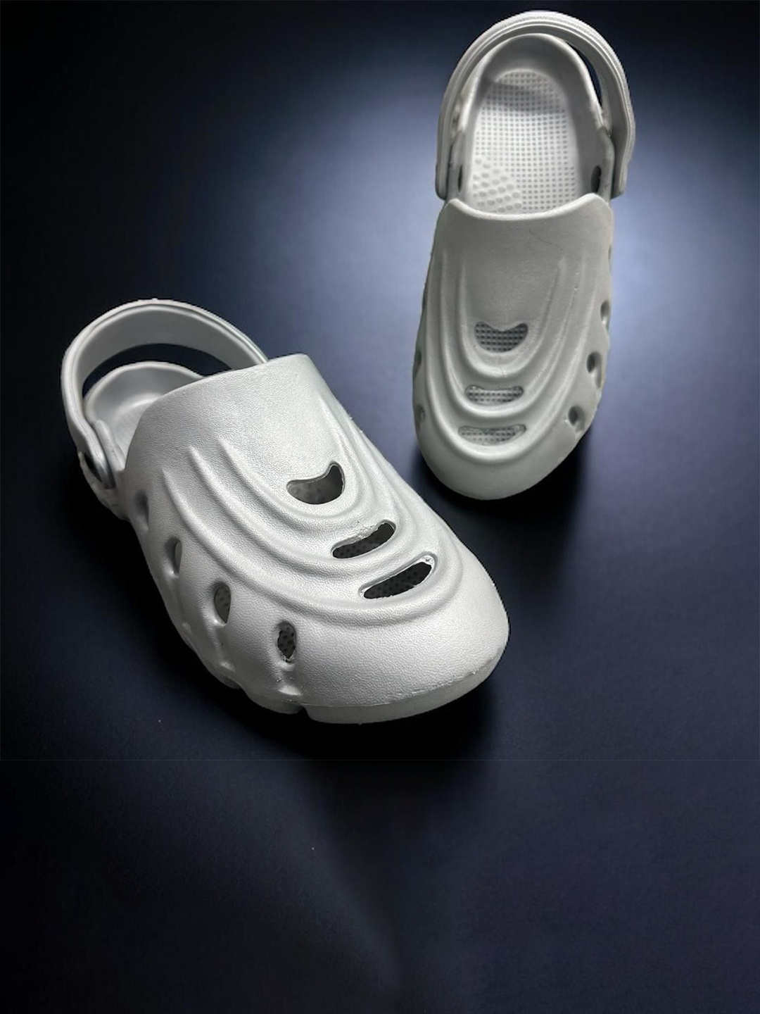 

PENNEN Men Clogs, Grey