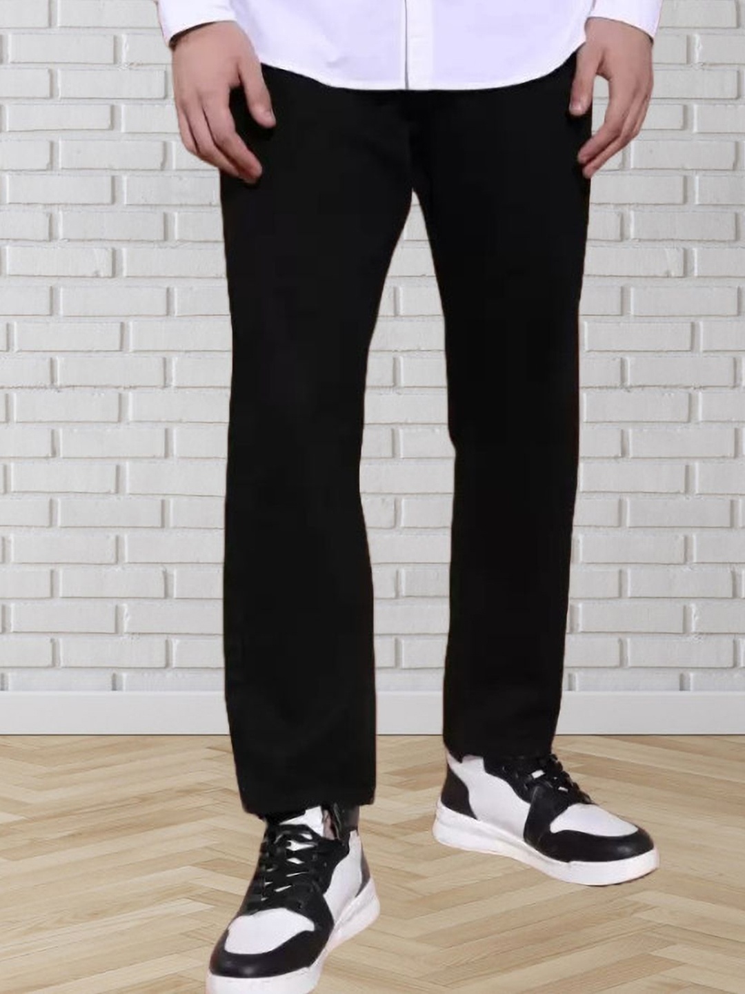 

LINARIA Men Classic Relaxed Fit Cotton Jeans, Black