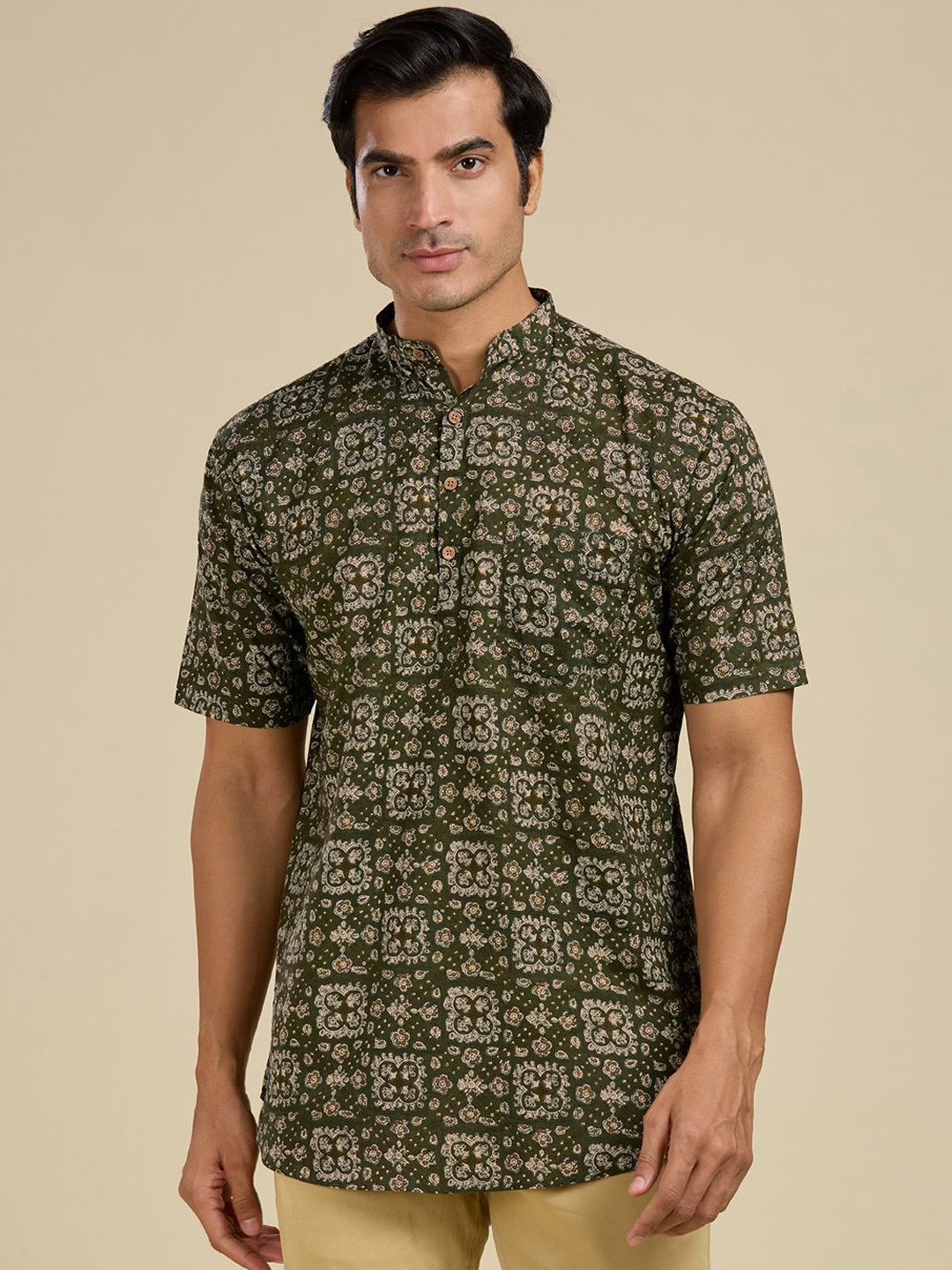 

RAJUBHAI HARGOVINDAS Floral Printed Band Collar Cotton Straight Kurta, Green