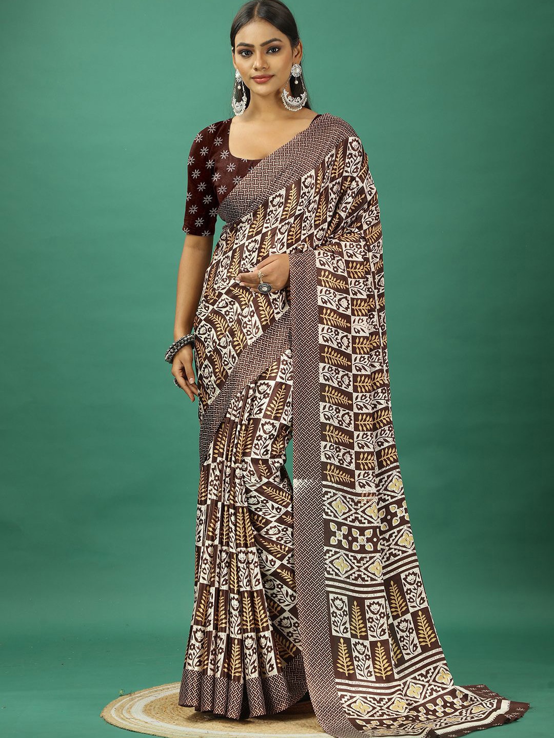 

VIRENDRA TEXTILES Ethnic Motifs Pure Crepe Saree, Brown