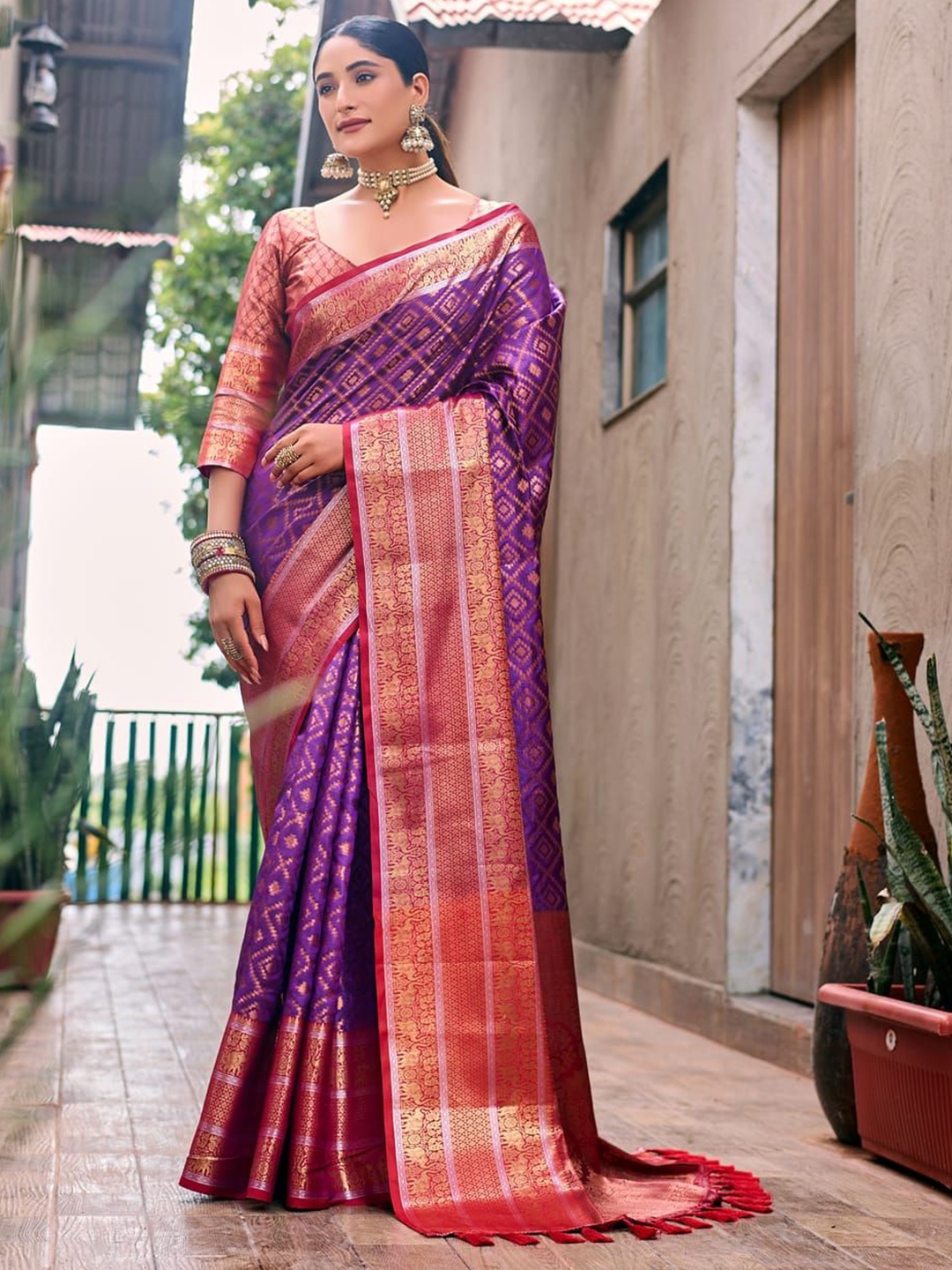 

House of Pataudi Woven Design Saree With Blouse, Purple
