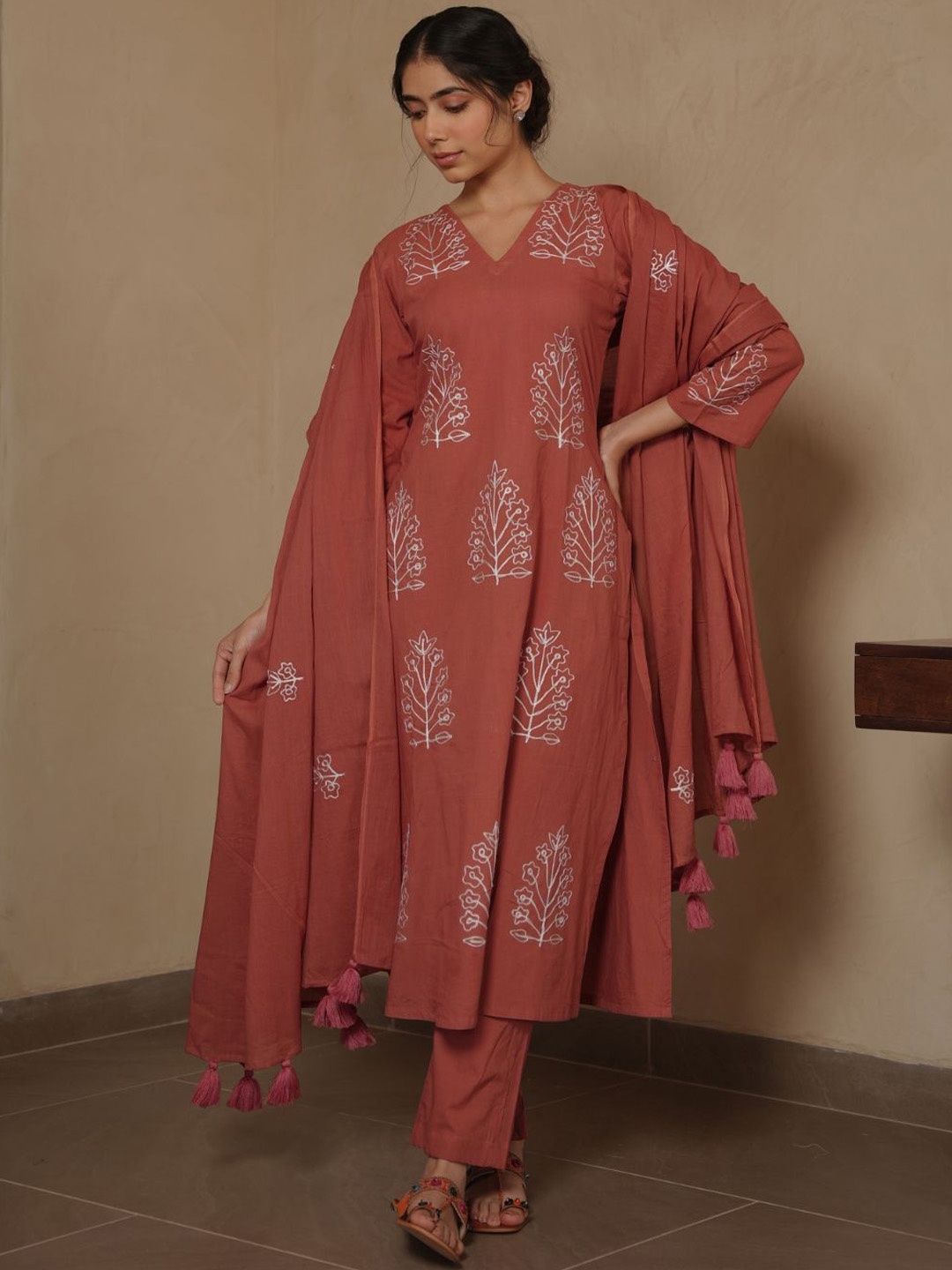 

OneWe Floral Printed V Neck Pure Cotton Straight Kurta With Trousers & Dupatta, Brown