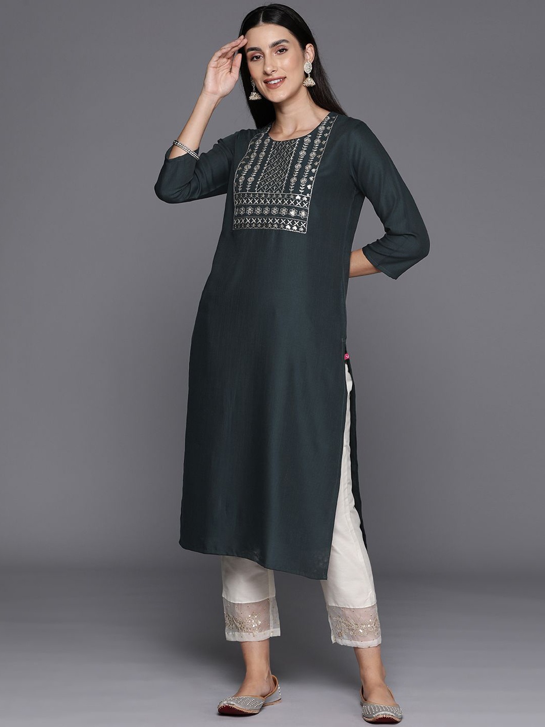 

DIVASTRI Floral Yoke Design Sequinned Straight Kurta, Grey