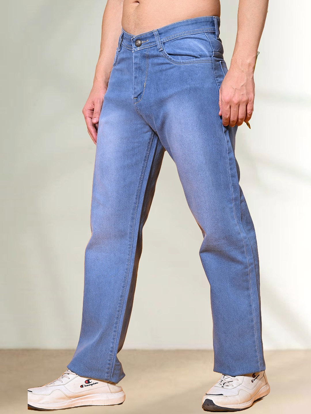 

LINARIA Men Classic Relaxed Fit Low Distress Light Fade Jeans, Blue