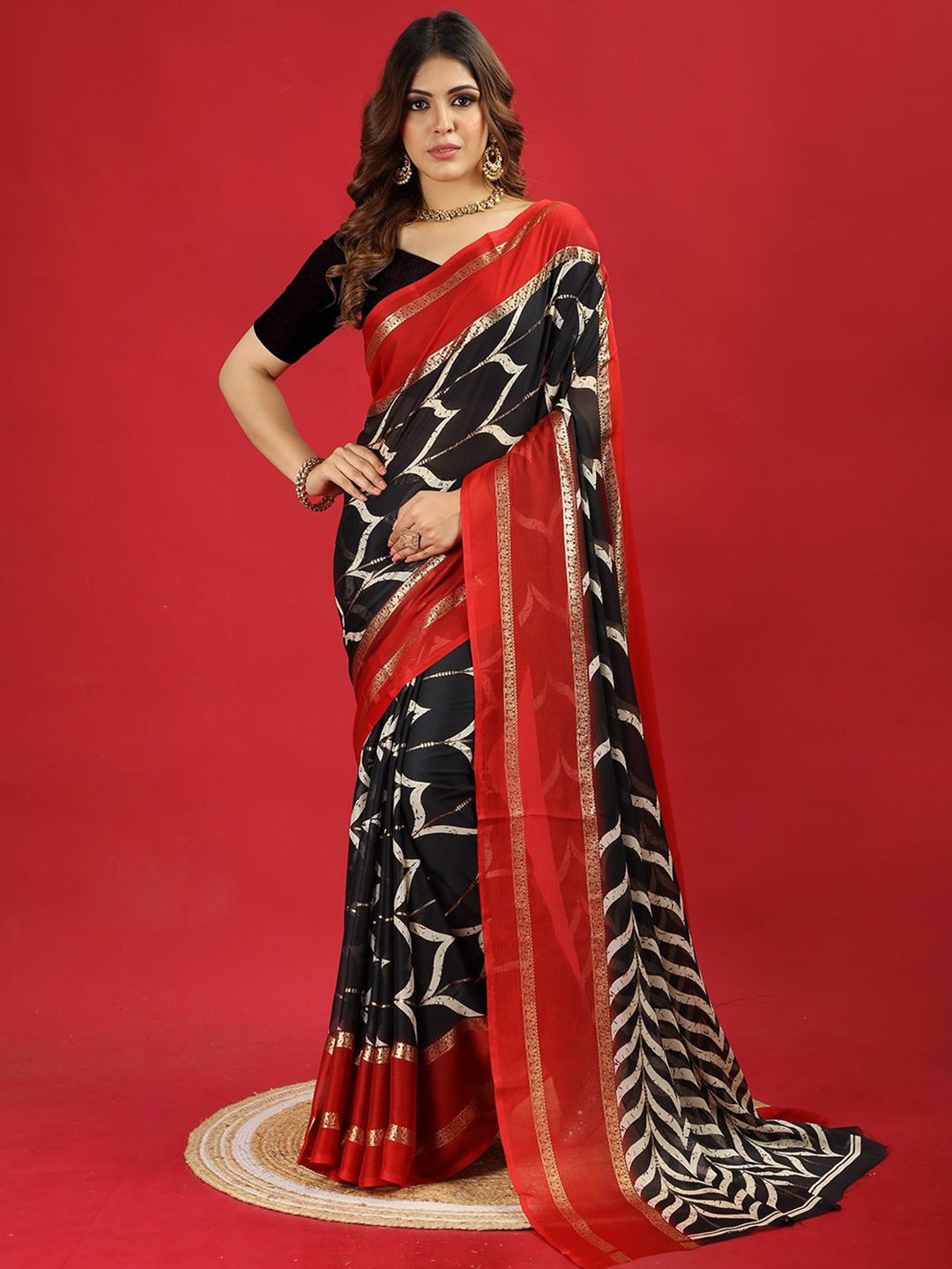 

VIRENDRA TEXTILES Printed Soft Saree With Blouse Piece, Black