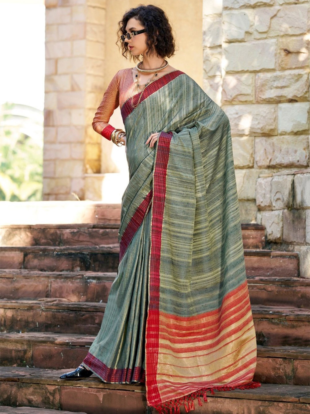 

DEVATITHI Striped Silk Blend Saree, Grey
