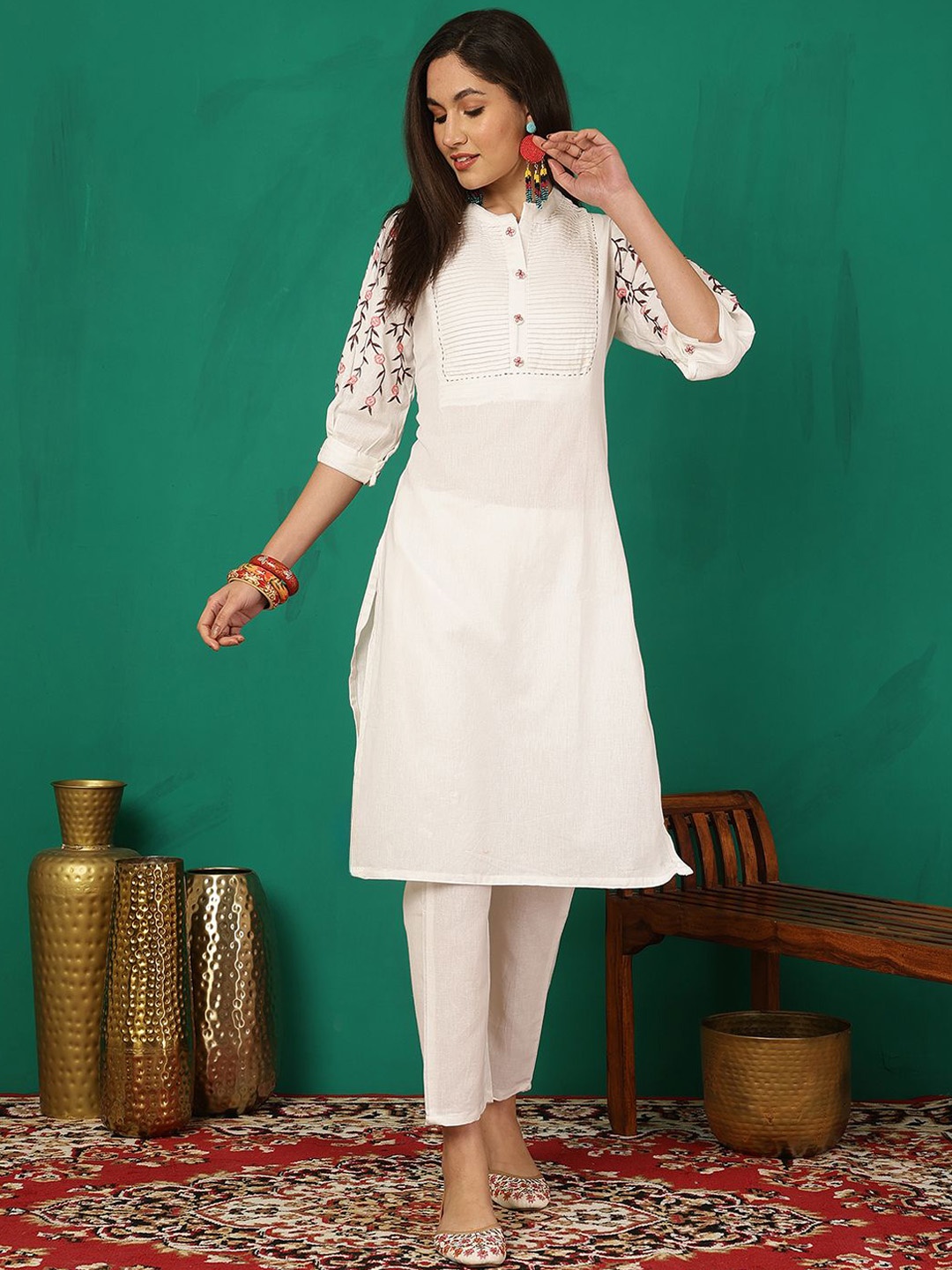 

Sangria Embroidered Mandarin Collar Cotton Kurta With Trouser, White