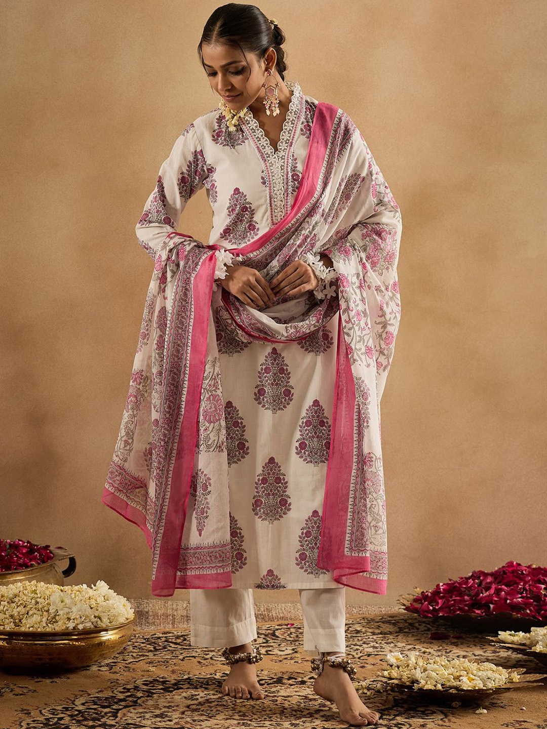 

Indo Era Women Floral Printed Regular Pure Cotton Kurta with Trousers & With Dupatta, White
