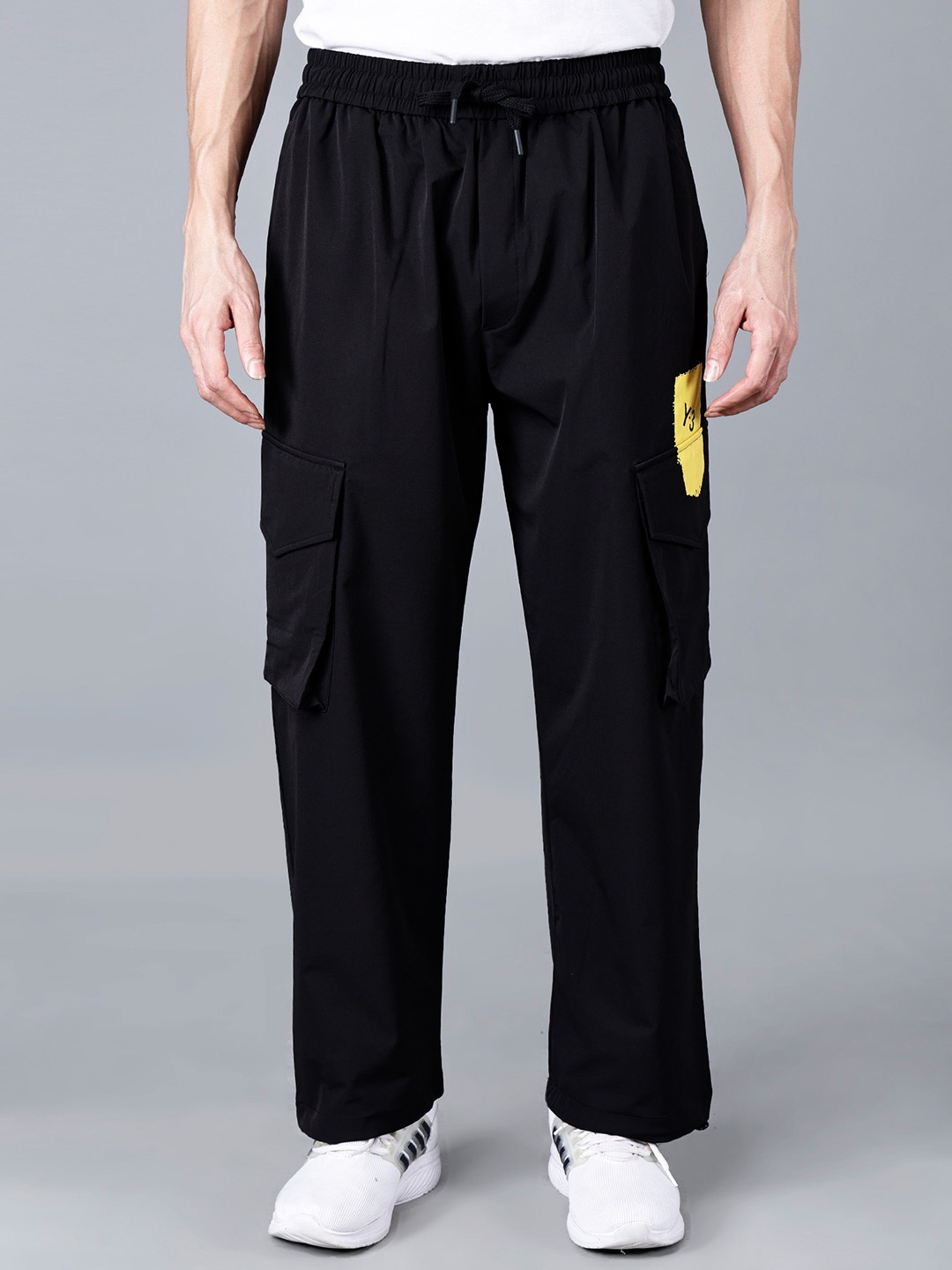 

Fort Collins Men Cotton Relaxed Fit Cargos, Black