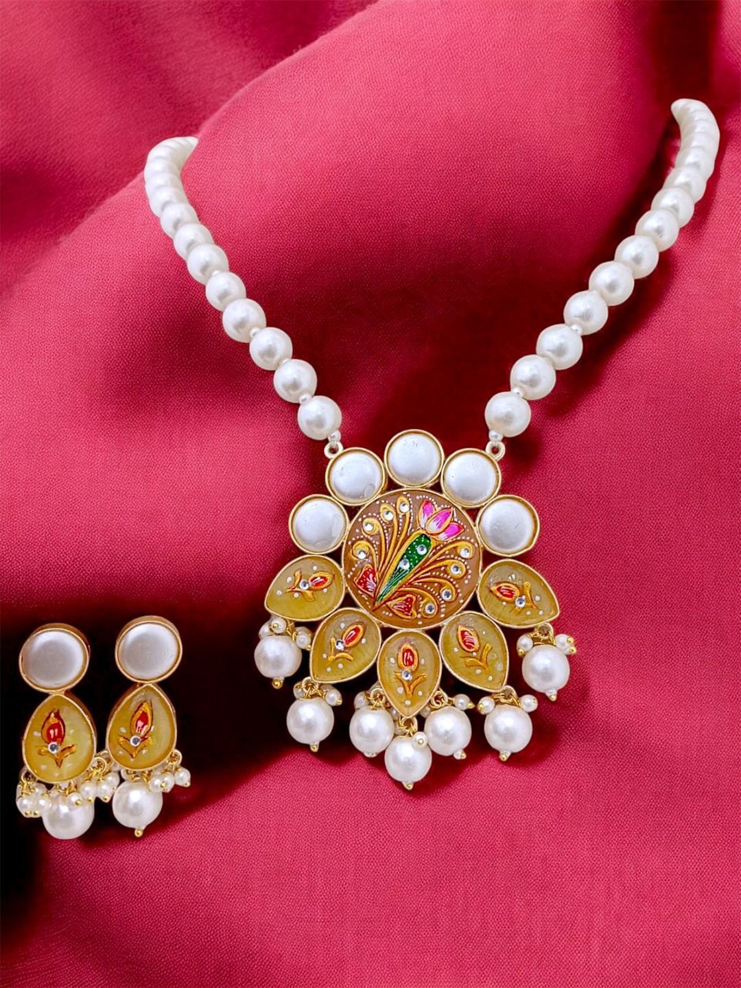 

TISHUL JEWELS Gold-Plated Artificial Stones Studded & Beaded Jewellery Set