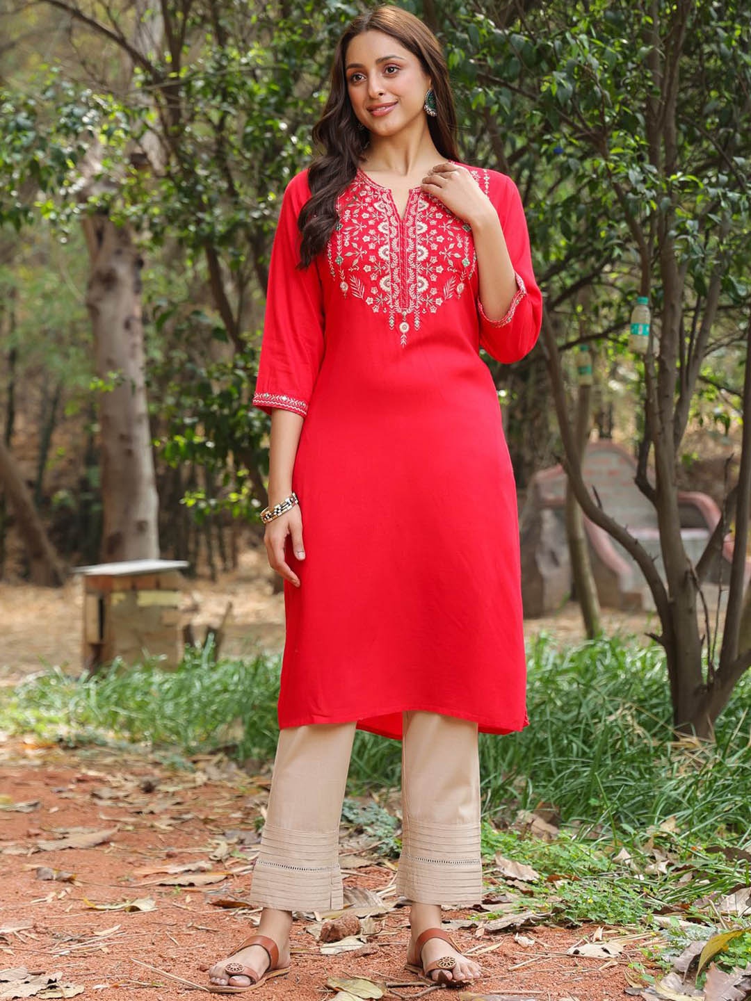 

SAVI Floral Yoke Design Notch Neck Thread Work Straight Kurta, Red