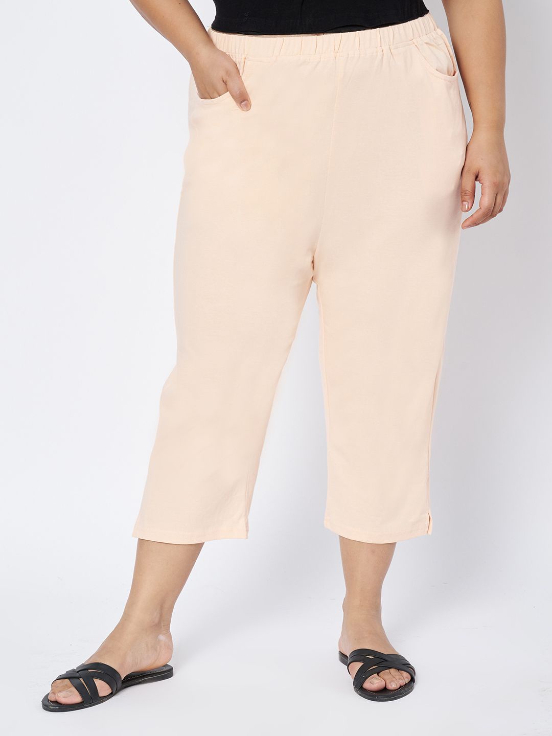 

BRINNS Women Cotton Regular Fit Capri, Peach