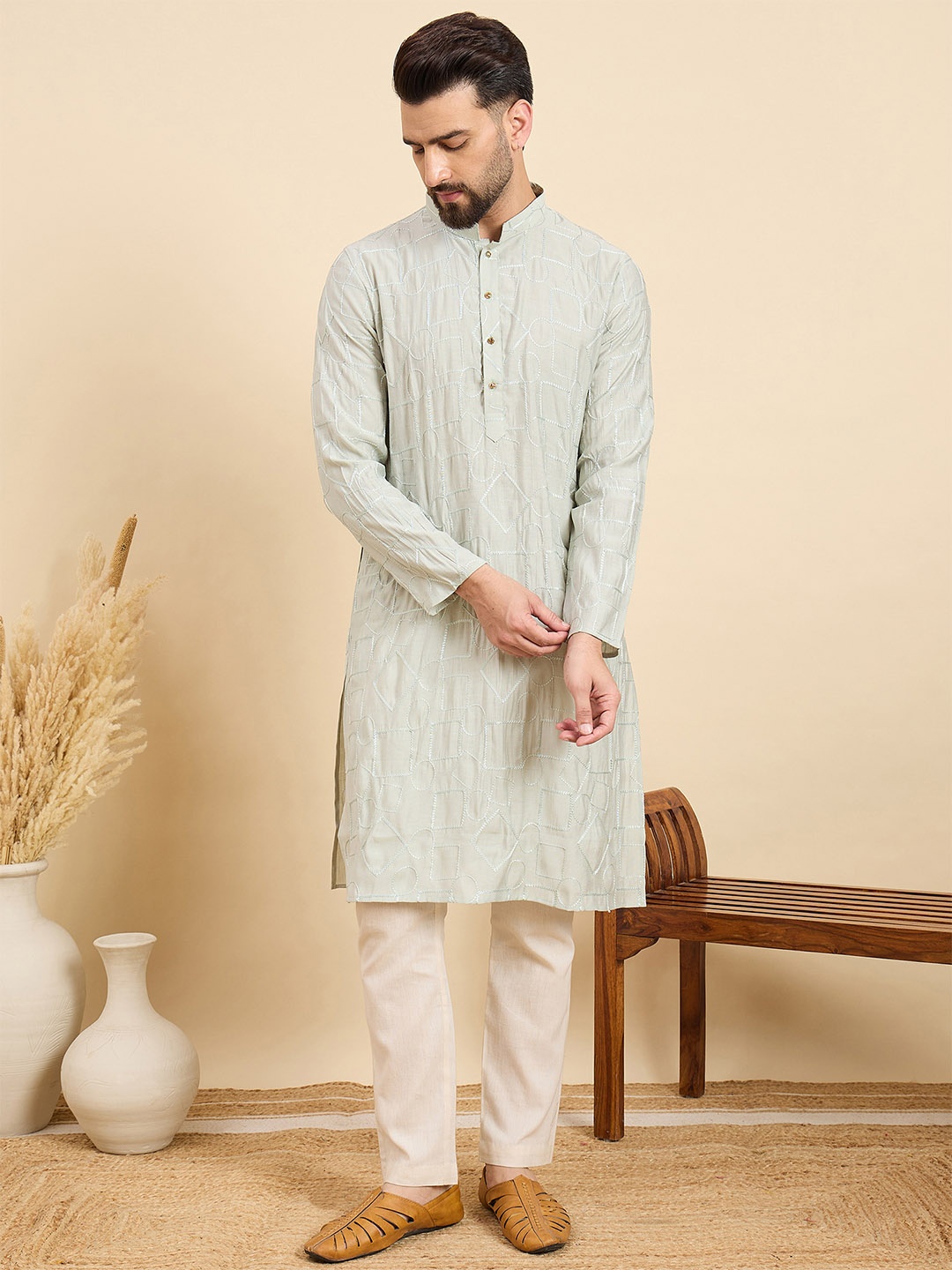 

HERE&NOW Geometric Embroidered Thread Work Mandarin Collar Straight Kurta, Grey