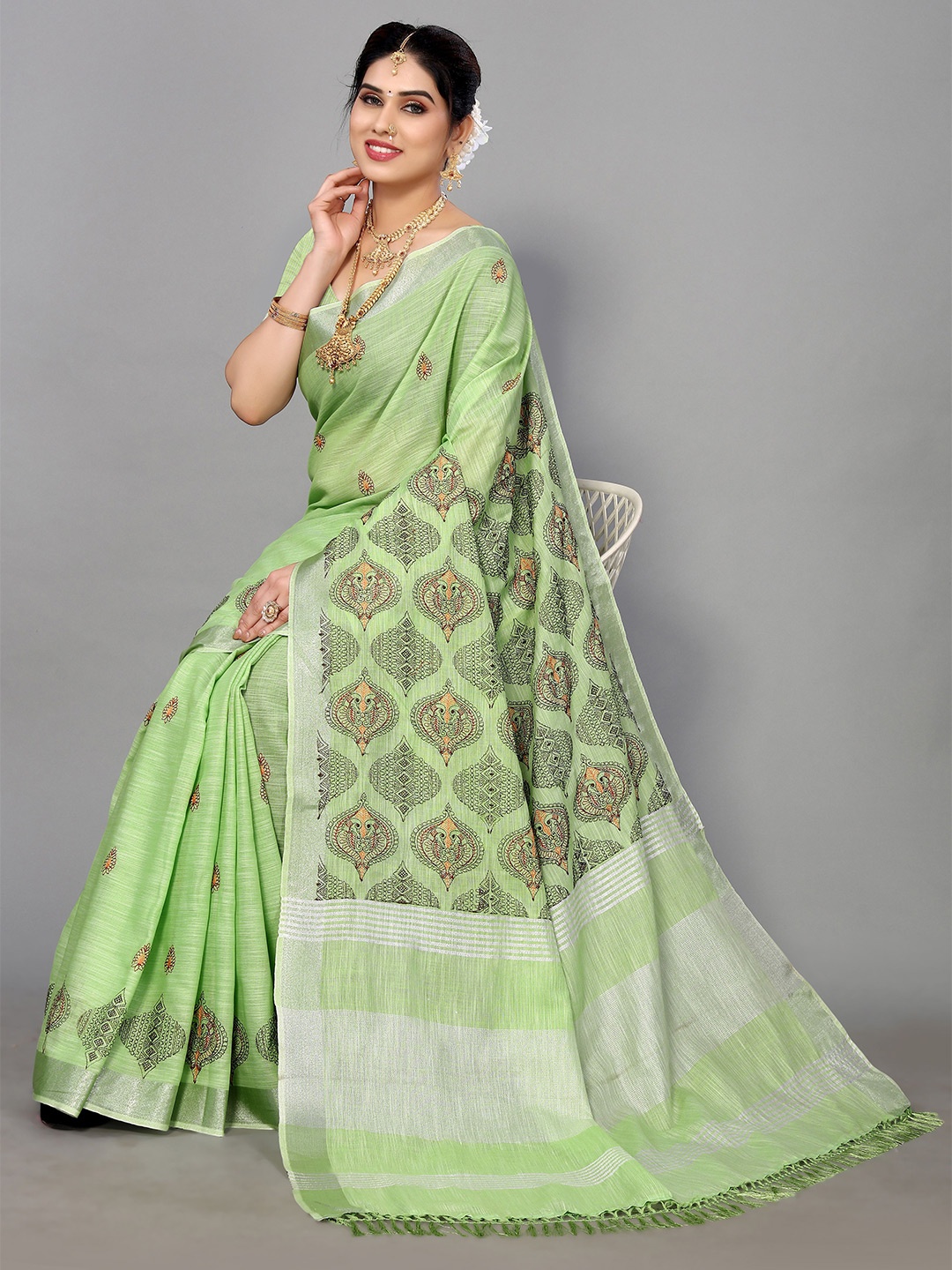 

VIRENDRA TEXTILES Ethnic Motifs Embroidered Saree, Green