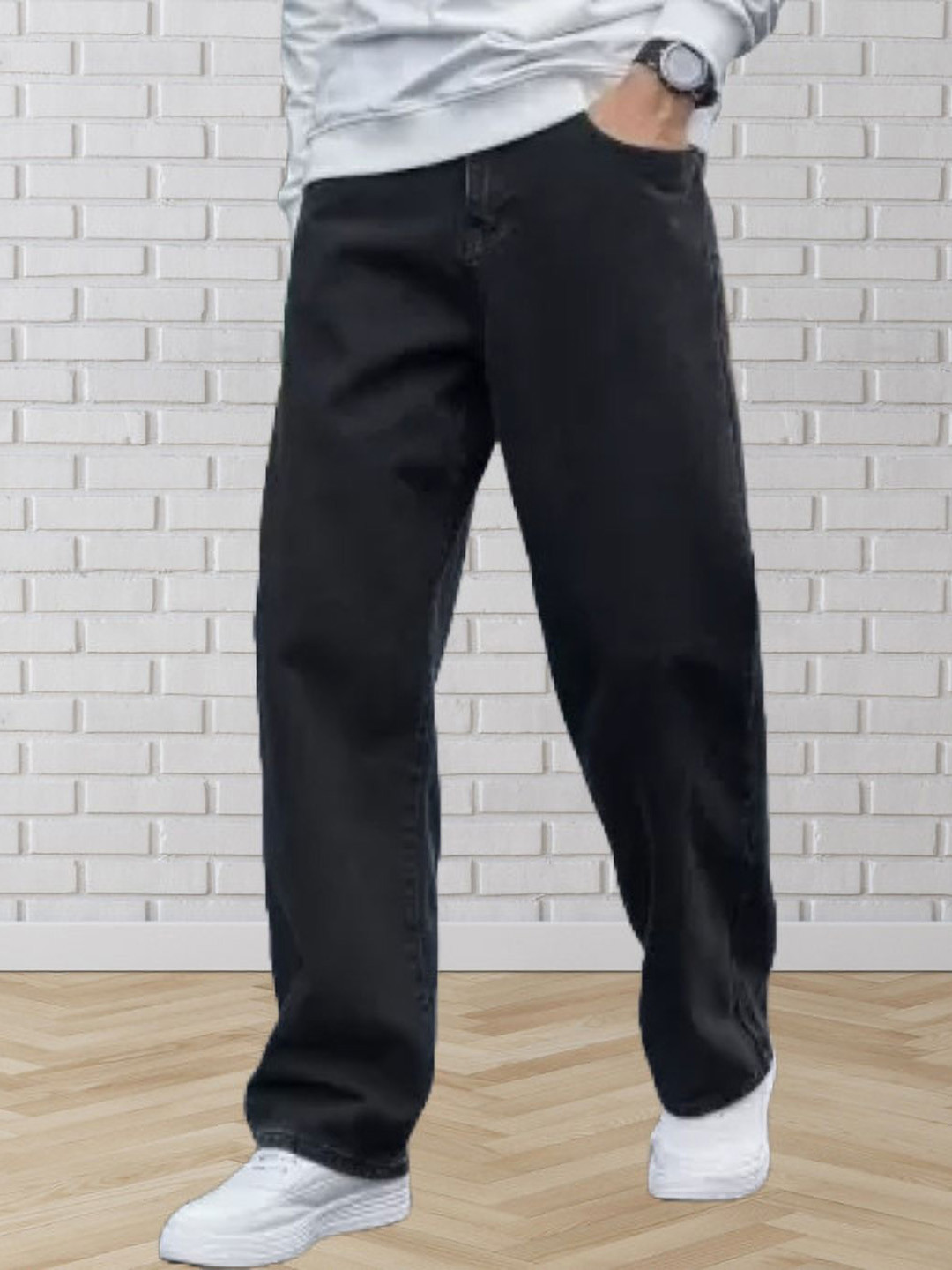

LINARIA Men Classic Relaxed Fit Mid-Rise Cotton Jeans, Black