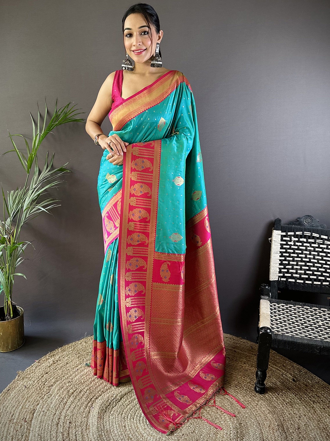 

VEECHIS Woven Design Zari Banarasi Saree, Turquoise blue
