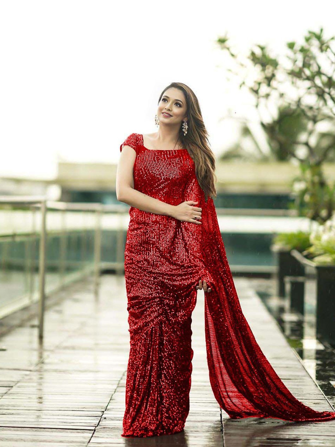 

MADHUR HAND WORK ART Embellished Sequinned Saree, Red