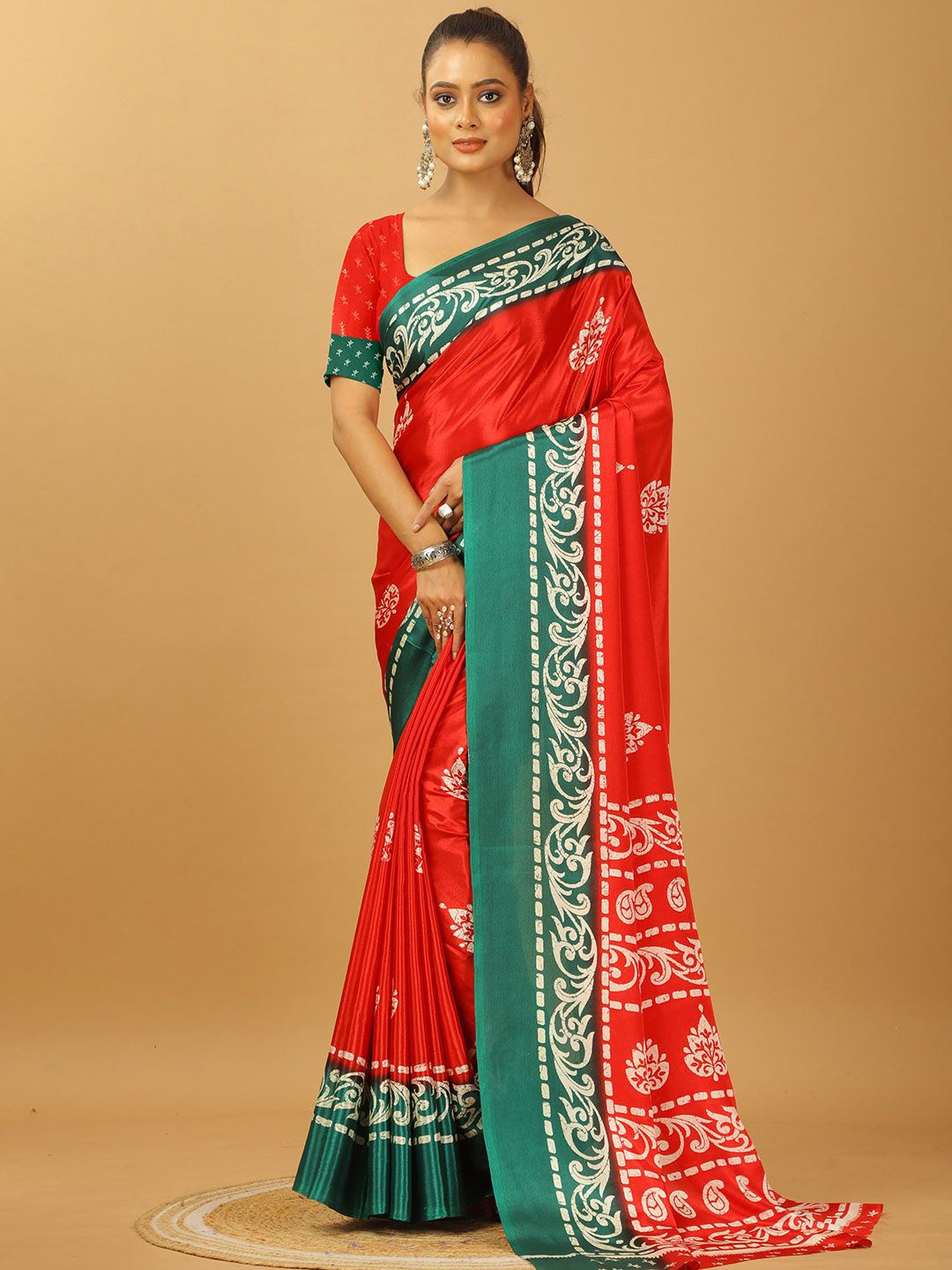 

VIRENDRA TEXTILES Ethnic Motifs Pure Crepe Saree, Red