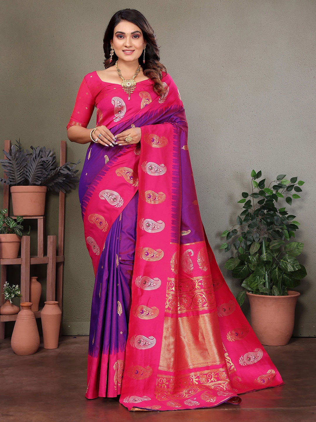 

VEECHIS Woven Design Zari Banarasi Saree, Pink